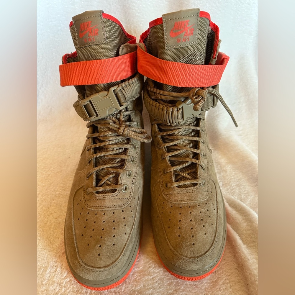 NWOT Nike AF1 SF Shoes